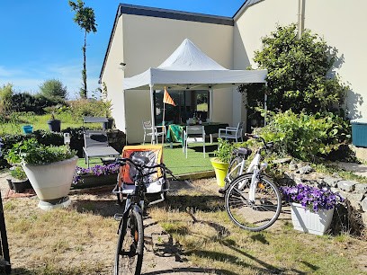 DOURLENS- Gîtes Les Deux Pins de TREMEL, Paradis des Oiseaux du Jardin, Gîte à Quédillac
