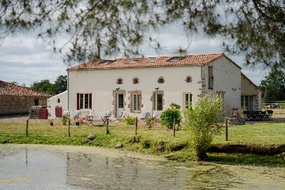 Gîte Les Buardières, Gîte à Saint-Pierre-des-Échaubrognes