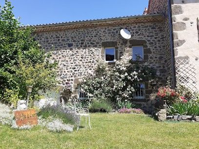 Le Clos De Laura, Gîte à Chaspuzac