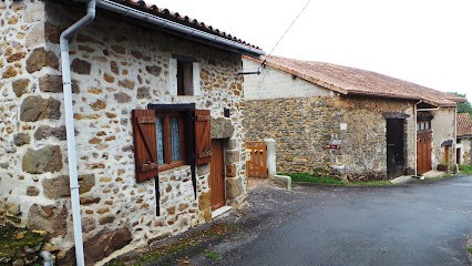 La petite fontaine, Gîte à Écuras