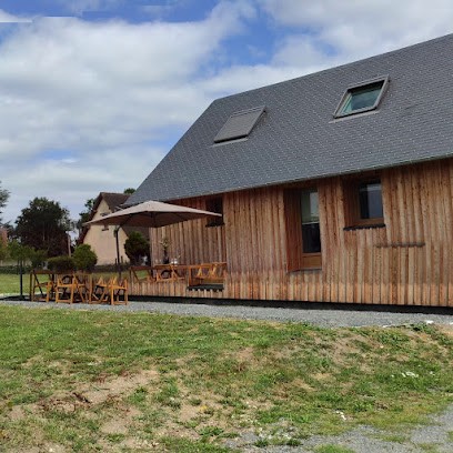 La maison des 3 petits cochons, Gîte à Glos