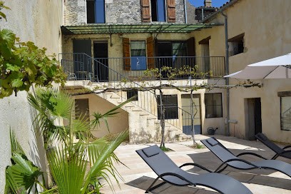 La Parenthèse, gîte de charme, 6/8 personnes, piscine, Gîte à Montpezat
