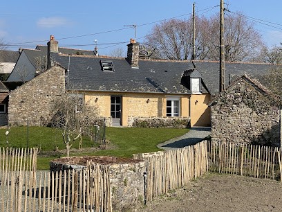 Gîte Du Petit Rocher, Gîte à Sainte-Suzanne-et-Chammes