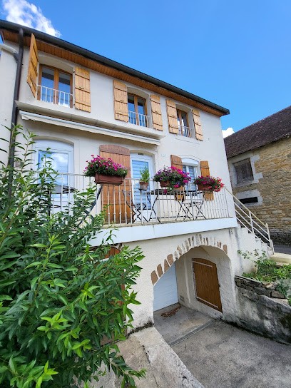 Gîte La Maison Jaune, Gîte à Macornay