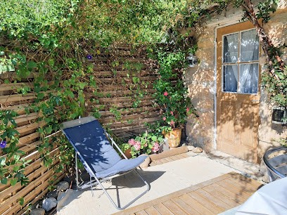 La Petite Galejade. Annie Massollo, Gîte à Gordes