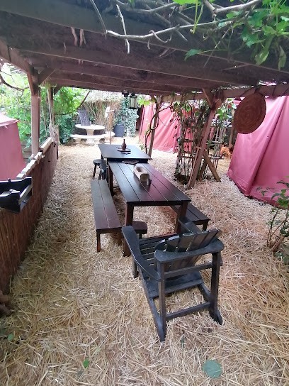 Le camp du chevalier, hébergement insolite, proche du zoo de beauval, et des châteaux de la loire, indre, centre val de loire, Gîte à Valençay