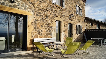 Gîte La Maison de Chapelle, Gîte à Usson