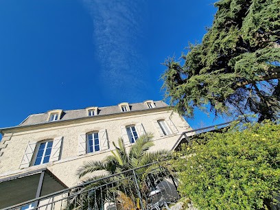 Chateau De Senezelles, Gîte à Pailloles