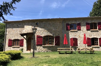 Gîte Château Rousset, Gîte à Saint-Apollinaire-de-Rias