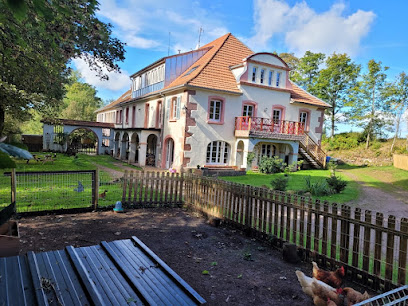 Vacances Au Château St Louis, Gîte à Saint-Stail