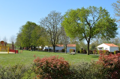 Les Cabanes du Lac, Gîte à La Devise