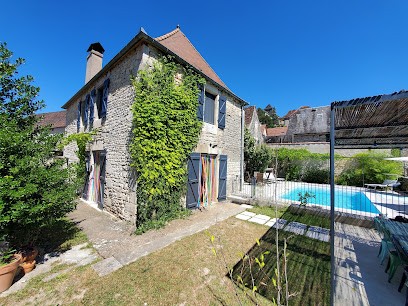 Stylish Renovated Villagehouse With Private Swimming Pool Garden And Lovely View, Gîte à Frayssinet