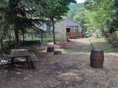 Gîte Le Chant De La Rivière. Balade 2 Cv Citroën  Deuch Vadrouille 09 Visites Guidées, Gîte à Carla-de-Roquefort