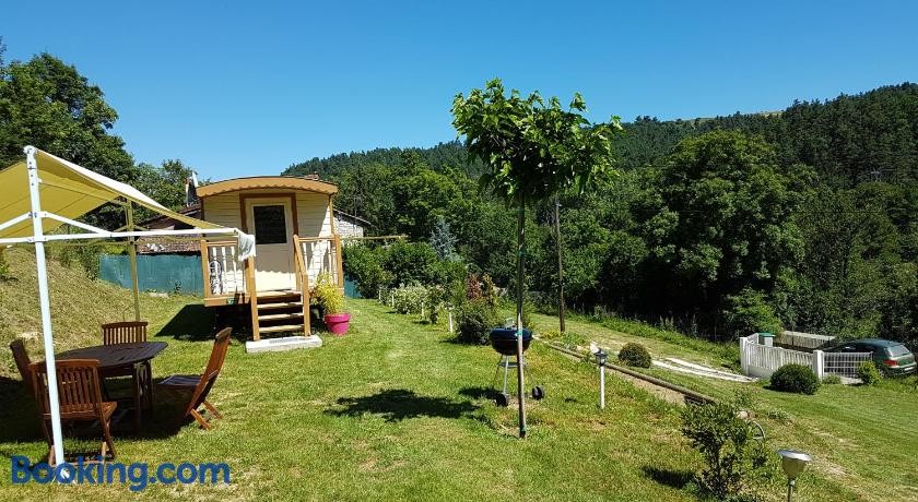 La Roulotte Des Bords De L'ance, Gîte à Tiranges