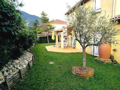 Le Second Souffle - Maison 5 Chambres 3 étoiles, Terrasse, Jardin, Die Proche Gare SNCF, Centre Ville, U-express, Rivière..., Gîte à Die