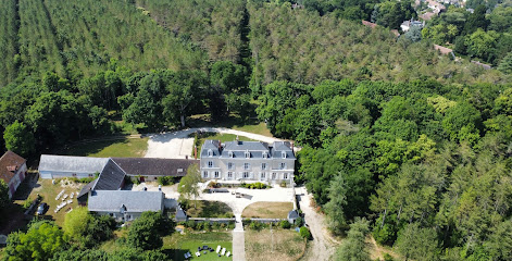 Château De Vaugelay (Maison Vert), Gîte à Cellettes