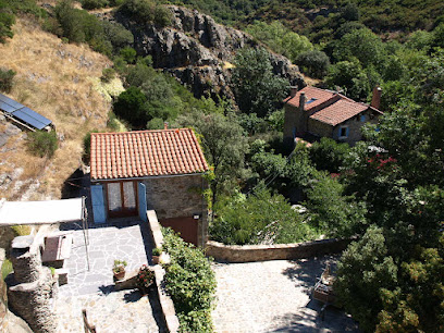 La Bergerie Du Moulin De Trédos : Location Gites Atypiques Et Insolites Dans Le Minervois , Hérault, Occitanie, Gîte à Vélieux