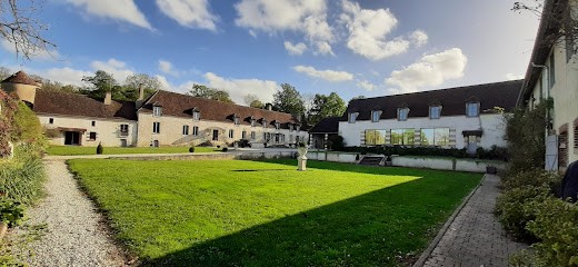 Nature Lodge, Gîte à Gy-les-Nonains