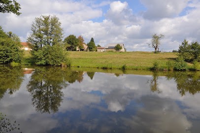 Domaine De La Veyrerie, Gîte à Saint-Saud-Lacoussière