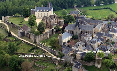 Gîte Le Passe-Muraille, Gîte à Sainte-Suzanne-et-Chammes