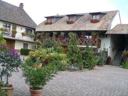 Stoerkler Squizzato. Cour fleurie, Gîte à Sainte-Croix-en-Plaine