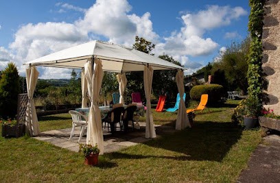 Gîte du Petit Byrand: Location maison de vacances familial, Hébergement séjour Vulcania Méandre-de-Queuille Viaduc-des-Fades Puy-de-Dôme 63, Gîte à Saint-Angel