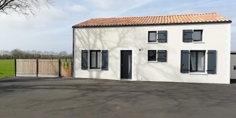 Gîte L'Escapade - avec piscine intérieure chauffée et privative - à Challans en Vendée 85, Gîte à Challans