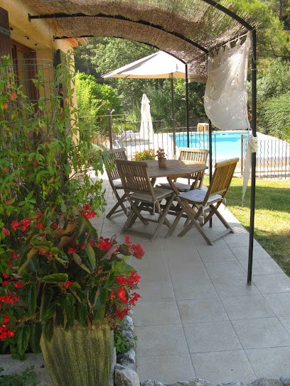 Les Restanques Aux Oliviers, Gîte à Villelaure