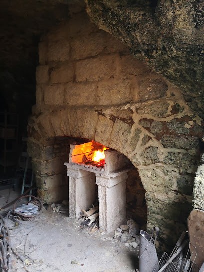 TROGLOS ROSES, Gîte à Doué-en-Anjou