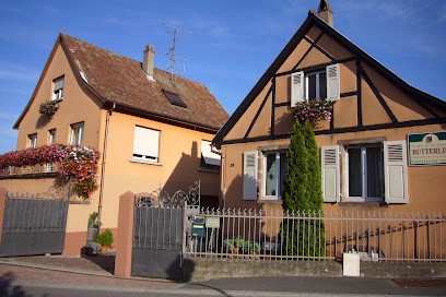 Gîte La Vigne Buissonnière : Location de vacances dans gîtes de 2 à 6 personnes avec terrasse, jardin, proche Munster, Colmar, Eguisheim, Kaysersberg, situés au calme dans domaine viticole à Wettolsheim, Haut-Rhin, Alsace, Gîte à Wettolsheim