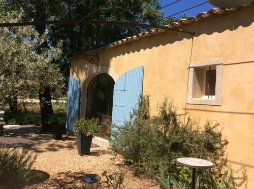 le bois de la cour gîte, Gîte à Roussillon