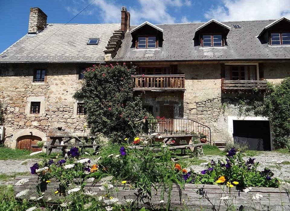 AU FIL DES SAISONS (L'Auberge Du Cros), Gîte aux Côtes-de-Corps