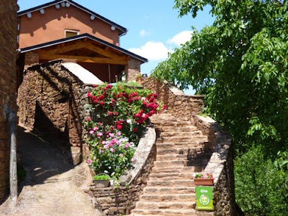 gîte laverdolle, Gîte à Laval-Roquecezière