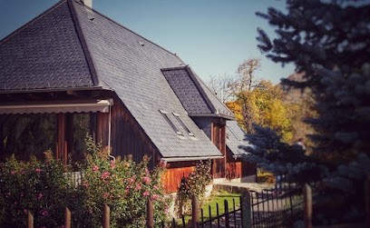 THE 4 SEASONS, Gîte à Mandailles-Saint-Julien