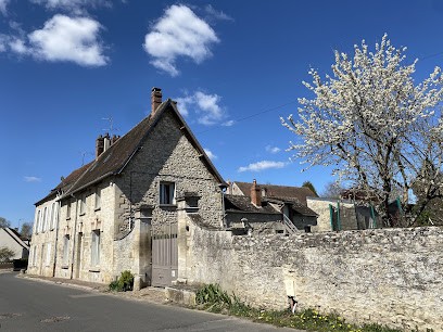 MAISON DE CAMPAGNE EN VILLE A SENLIS, Gîte à Senlis