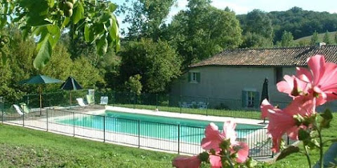 Grand Gîte De Nougerède, Gîte à Salles-Lavalette