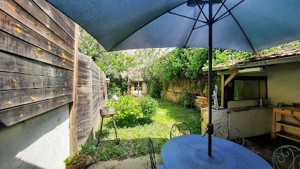 Au Pied du Rempart-Coeur Ville-12 personnes-Rare-4seasons, Gîte à Tournus